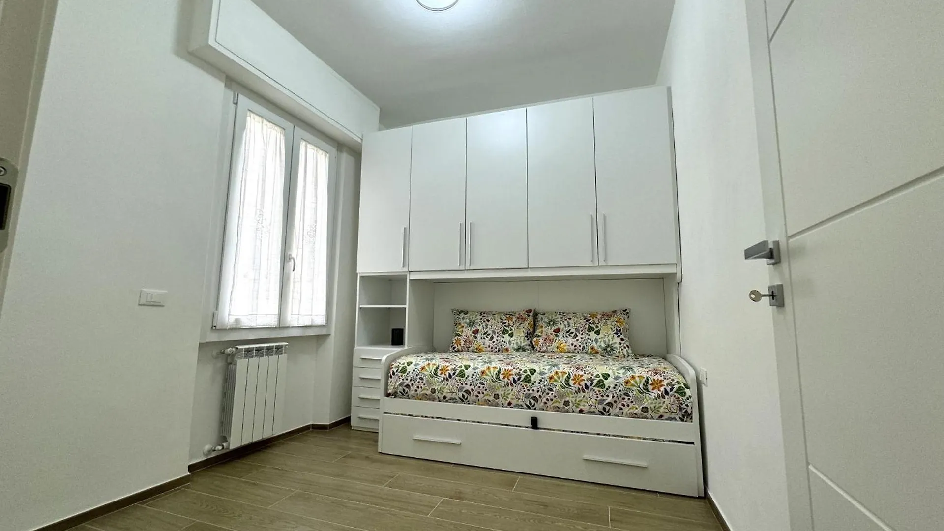 Florence Apt 0*,
