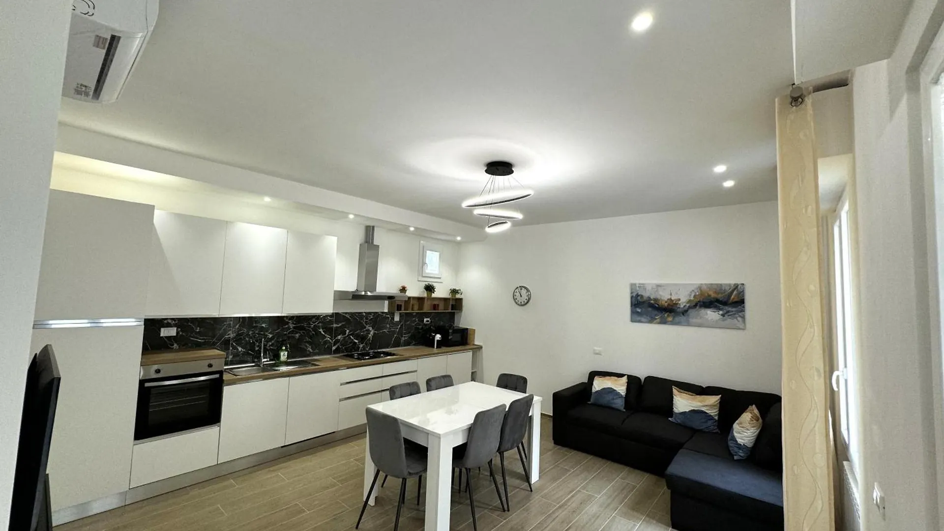 Florence Apt