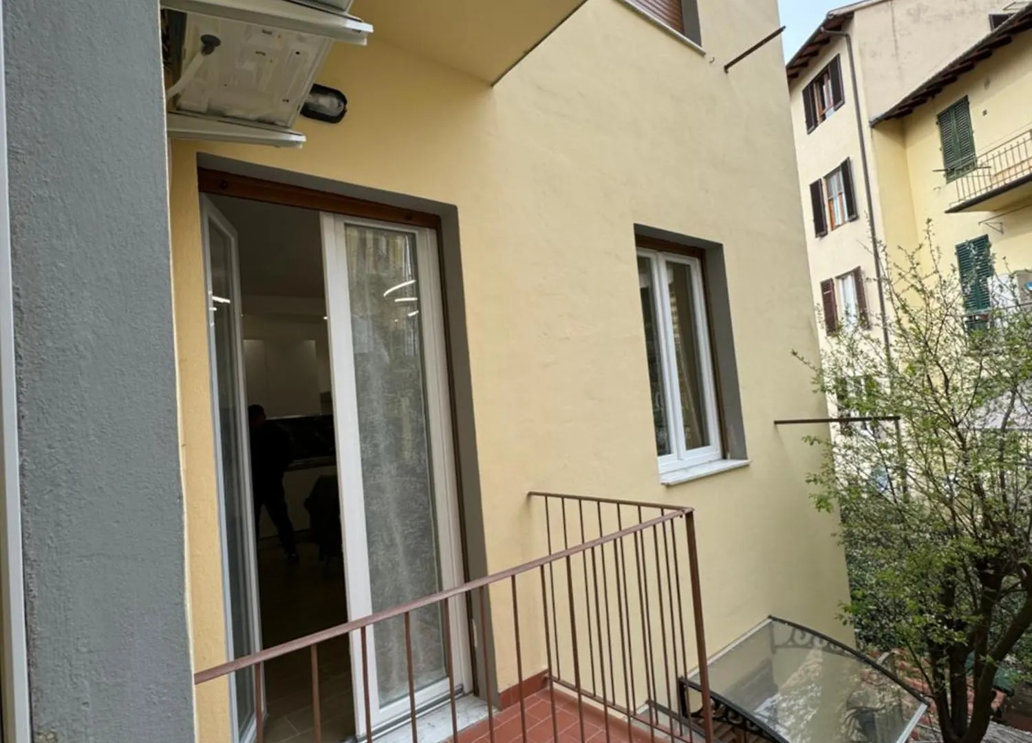 Florence Apt 0*,